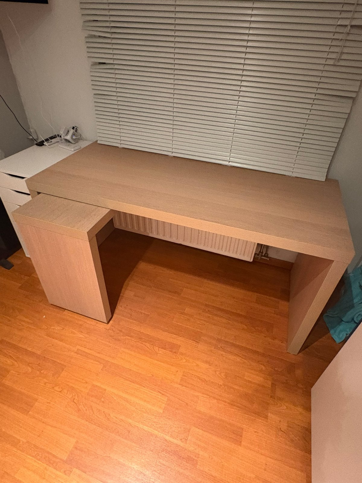 Malm uitschuifbaar bureau, Maison & Meubles, Enlèvement, Comme neuf
