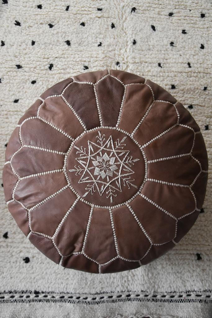 handgemaakte leren poef - stevig gevuld - hout bruin, Huis en Inrichting, Zetels | Voetbanken en poefs, Nieuw, Minder dan 50 cm