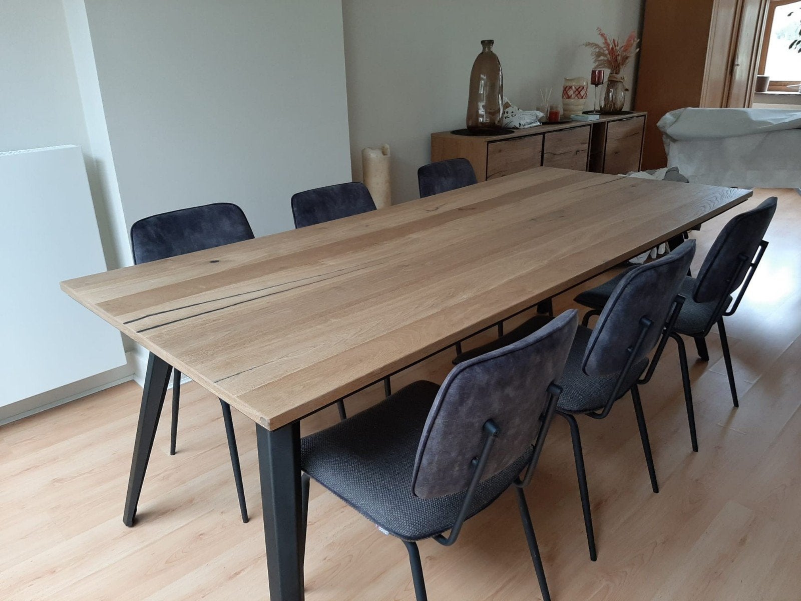 Grote massief eikenhouten tafel met metalen poten - Zeer goe, Huis en Inrichting, Ophalen, 200 cm of meer, 50 tot 100 cm, Zo goed als nieuw