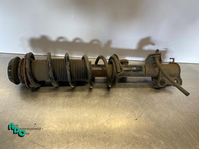 Schokdemperpoot rechts-voor van een Nissan Note (Note 13-), Gebruikt, -, -, Ophalen of Verzenden