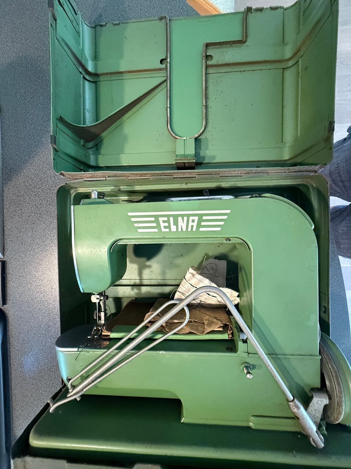 Oude naaimachine ELNA, Gebruikt, Naaimachine, Industrieel, Ophalen