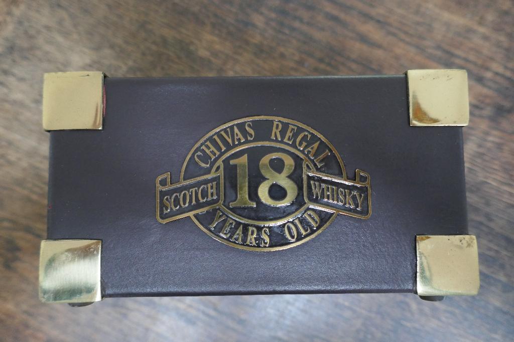 Chivas Regal flesstandaard, Ophalen of Verzenden, Gebruikt, Gebruiksvoorwerp
