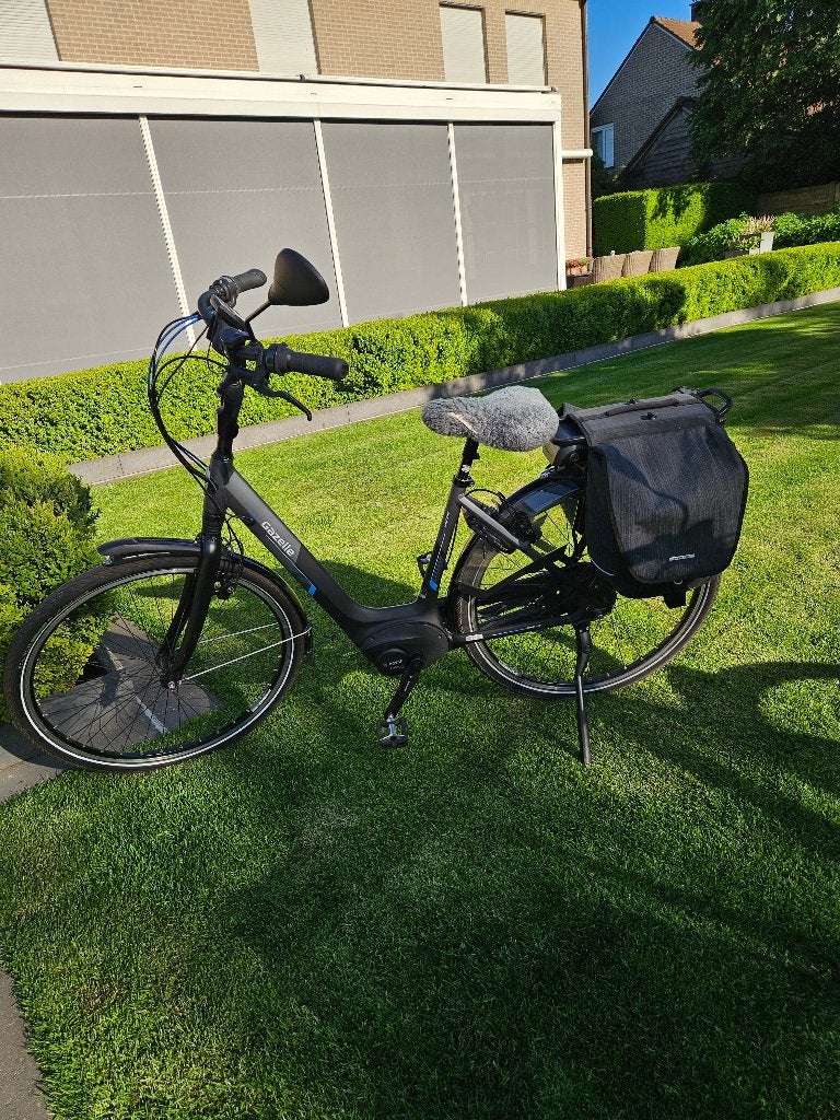 Twee e-bikes, Fietsen en Brommers, Elektrische fietsen, Ophalen, Zo goed als nieuw, 50 km per accu of meer, Gazelle