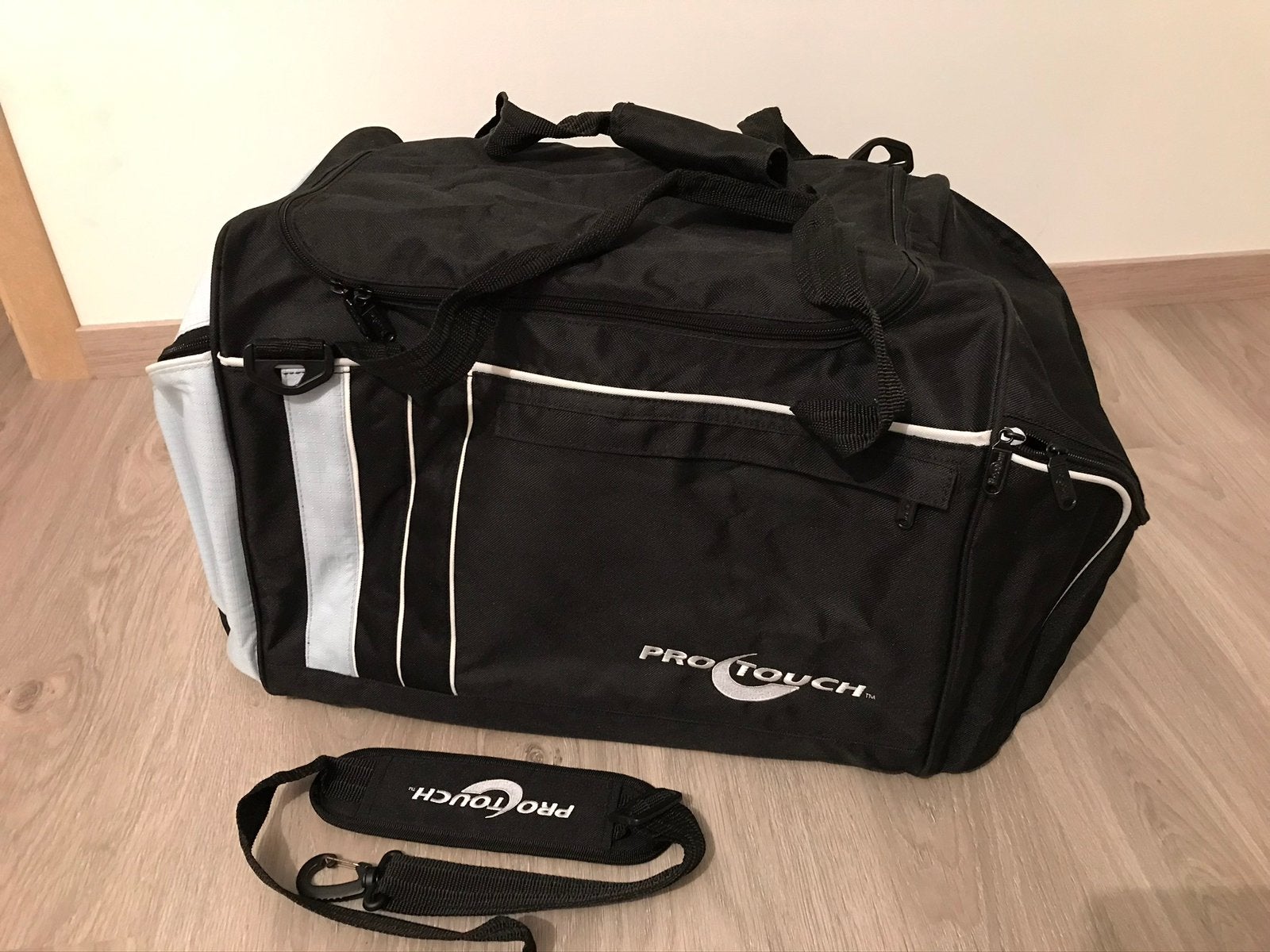 Sacs de sport, Enlèvement, Comme neuf