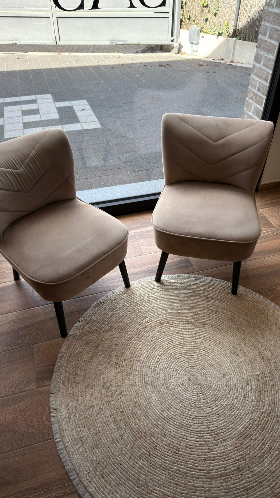 Lot de 2 fauteuils beiges avec tapis rond en jute, Enlèvement, Comme neuf