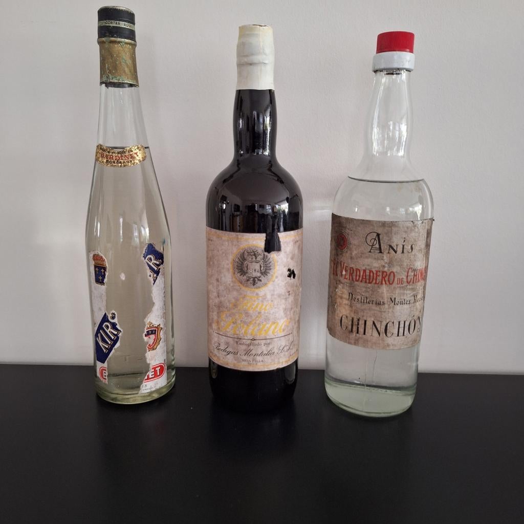 3 vieilles bouteilles non ouvertes, Enlèvement ou Envoi