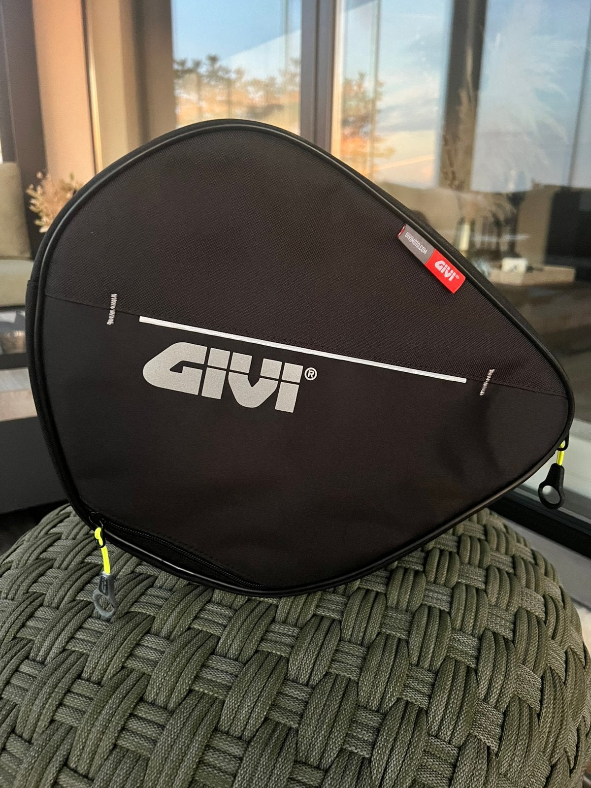 Tunneltas Givi 20l ( ideaal op Vespa ), Motoren, Accessoires | Koffers en Tassen, Ophalen, Zo goed als nieuw