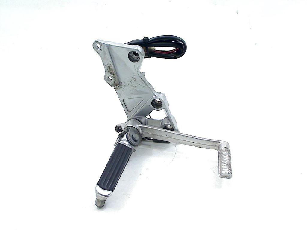 REPOSE PIEDS AVANT DROIT TL 1000 R 1998-2003 (TL1000R), Dhr. S. di Majo, Utilisé, Info@cama-motorparts.nl, P.J. Troelstraweg 8 8
3144 CX  MAASSLUIS, NL