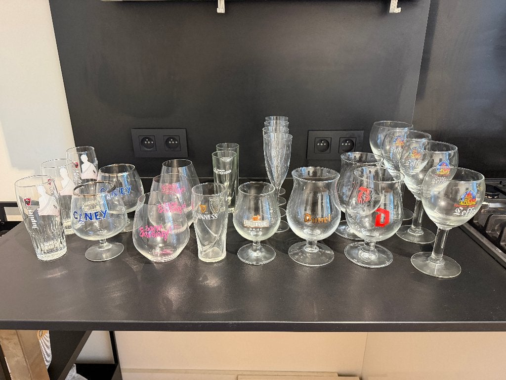 Ensemble 23 verres à bière champagne et alcool, Enlèvement, Utilisé, Verre, Verre ou Verres