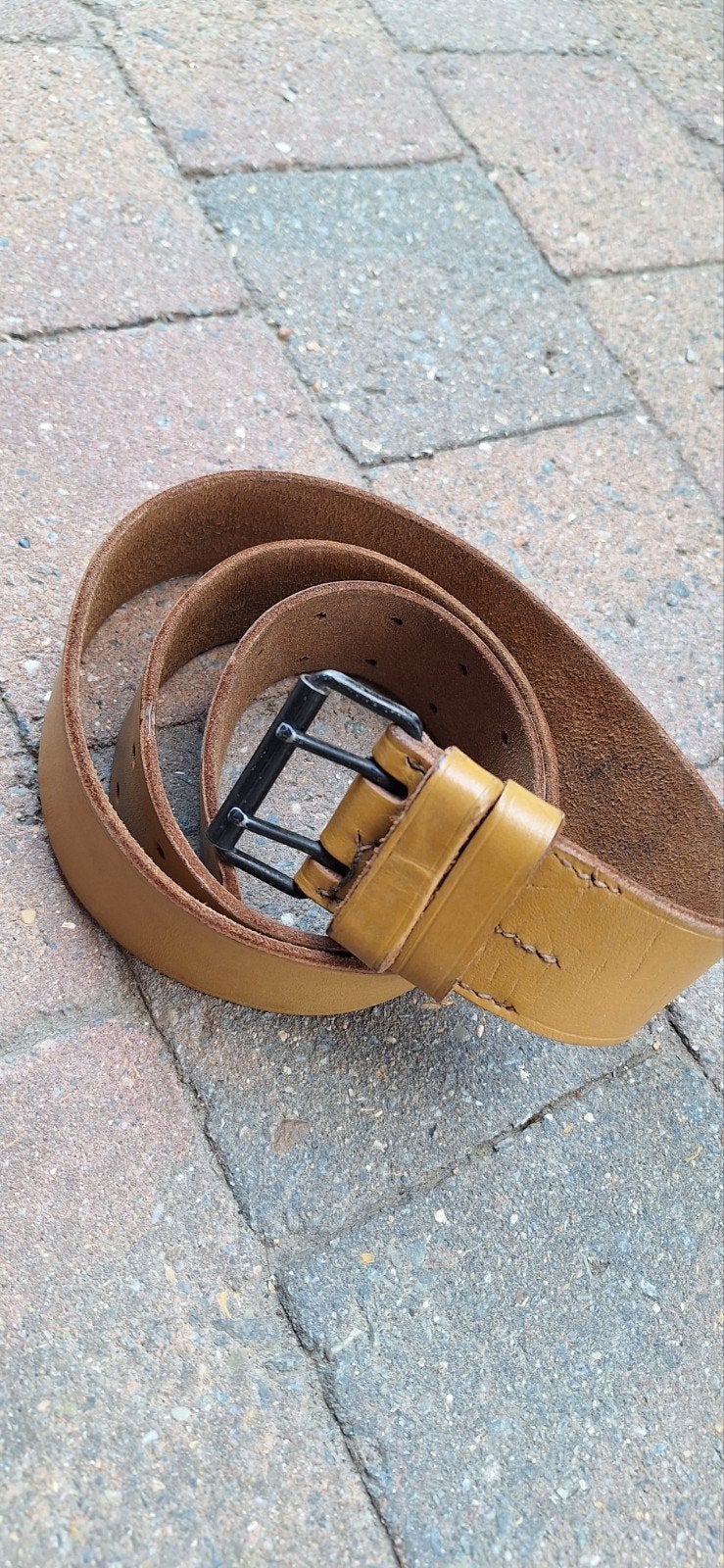 Ceinturon cuir, Collections, Enlèvement