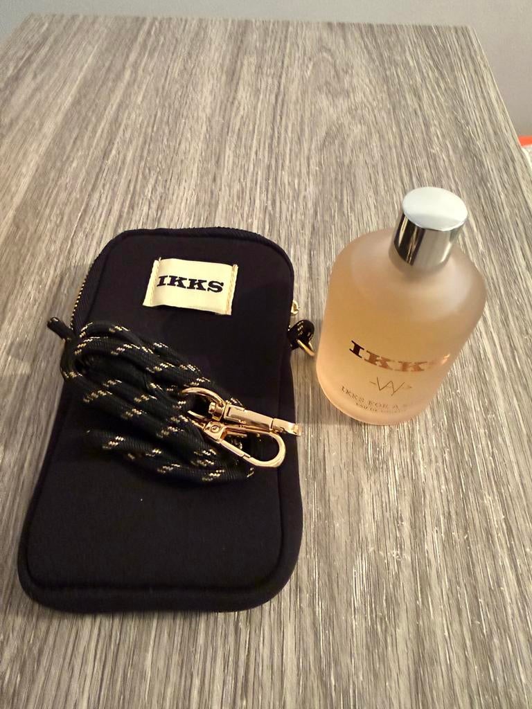 Pochette et parfum nouveaux, Enlèvement, Neuf