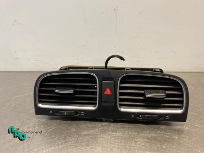 Grille aération tableau de bord d'un Volkswagen Golf (Golf, Autos : Pièces & Accessoires, Volkswagen, -, 3 mois de garantie, Utilisé