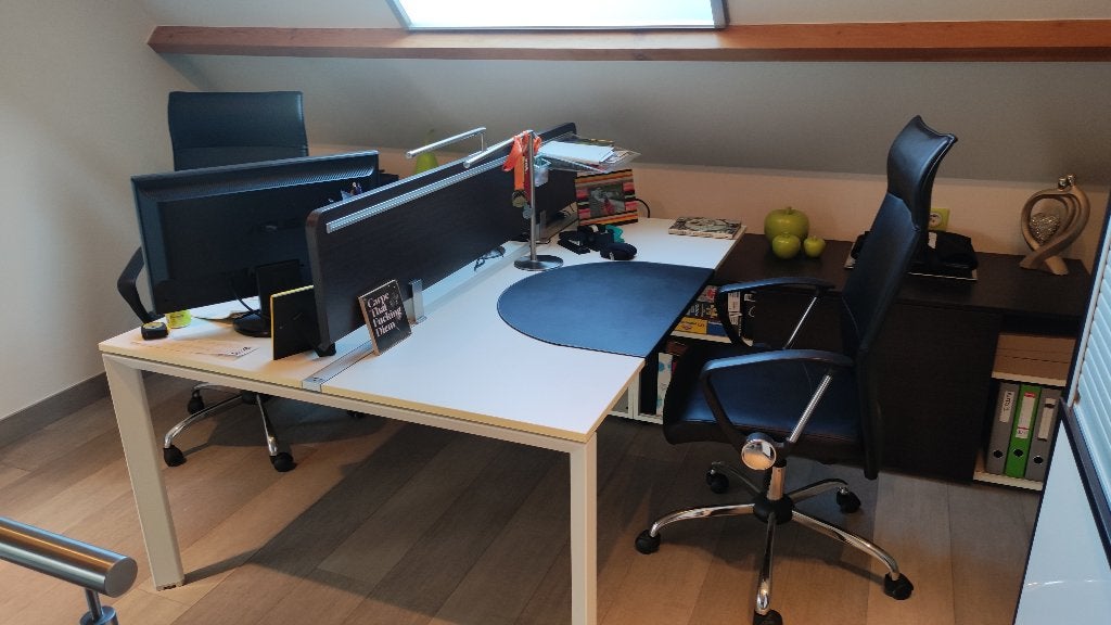 dubbele bureau LAS, Huis en Inrichting, Ophalen, Gebruikt, Hout, Kabelgoot