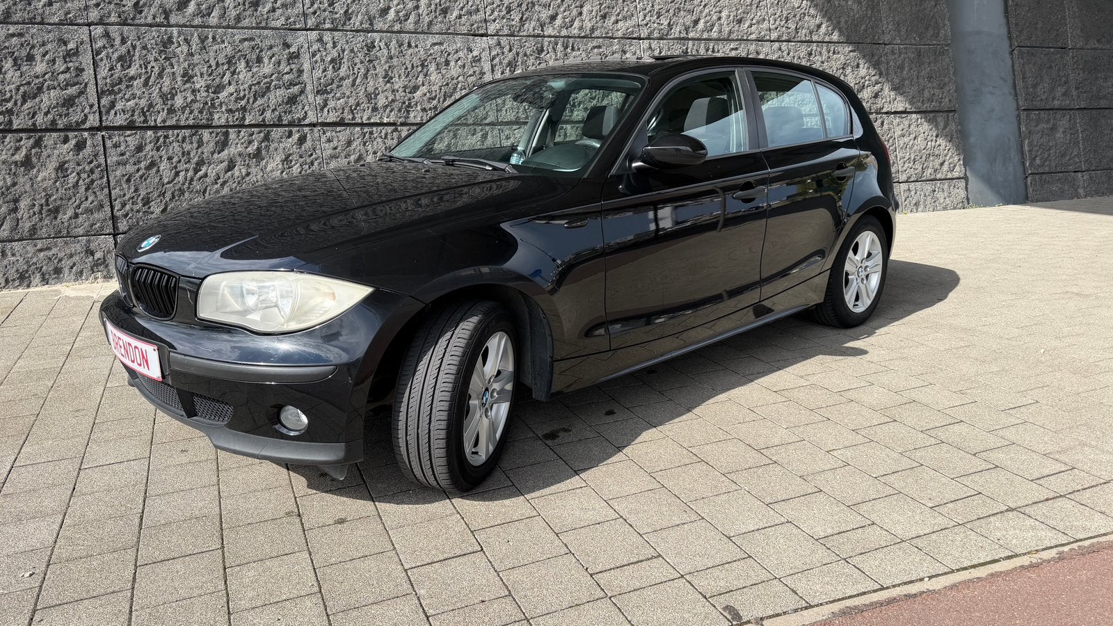 BMW 116i benzine euro 4, Autos, Achat, Boîte manuelle, Noir, 5 portes