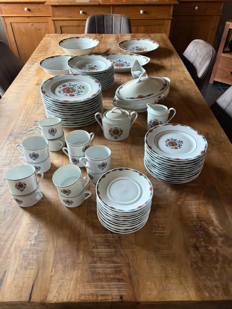 Servies Berry Haute Porcelaine uit Frankrijk, Antiek en Kunst, Ophalen