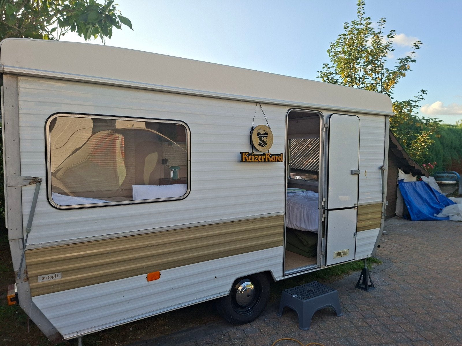Plooicaravan met vaste bedden, Particulier, Reservewiel