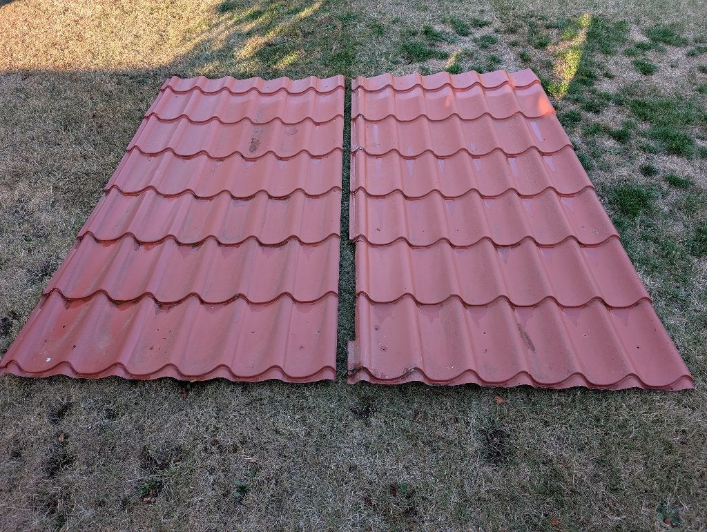 Dakpanelen in dakpan motief / 2x  2m30x1m20, Doe-het-zelf en Bouw, Dakpannen en Dakbedekking, Gebruikt, 5 tot 10 m², Metaal, Rood