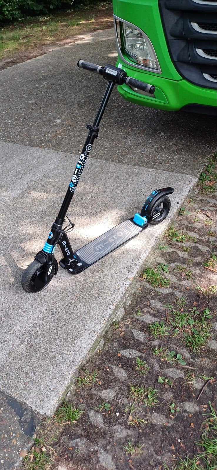 step Electric bonne etat avec charcheur, Vélos & Vélomoteurs, Trottinettes, Enlèvement