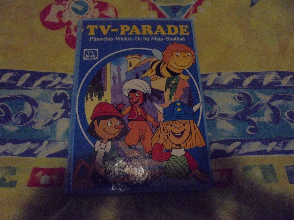 Boek TV-Parade, Ophalen of Verzenden, Zo goed als nieuw