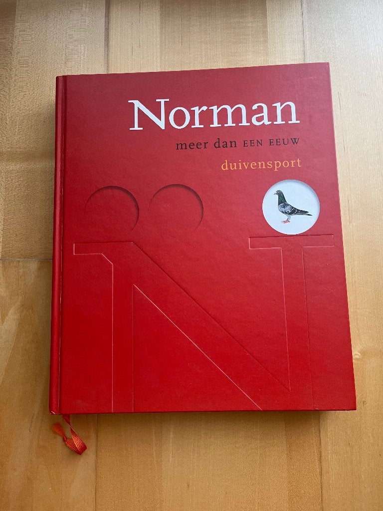Norman: Meer dan een eeuw duivensport -hard cover -2011, Ophalen of Verzenden, Zo goed als nieuw, Filip Norman, Overige sporten