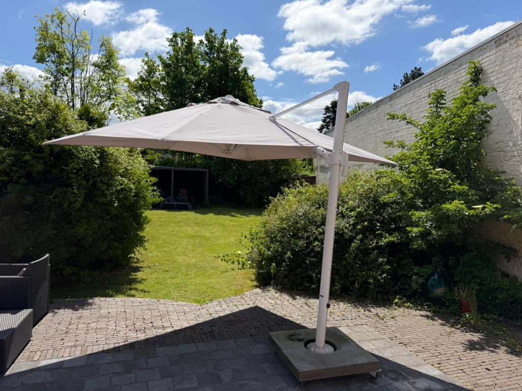 Zweefparasol 3,5 x 3 met extra oplegtegel, Jardin & Terrasse, Parasols, Enlèvement, Comme neuf, Parasol flottant
