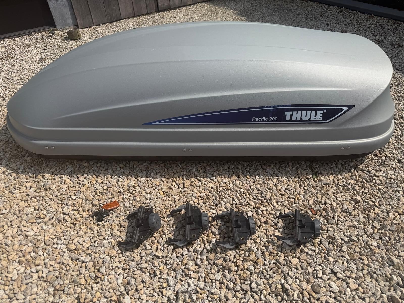 Dakkoffer Thule Pacific 200, Ophalen