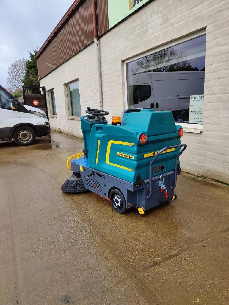 nieuwe veegmachine nieuwe scrobmachine 3800 €, Ophalen, Nieuw, NYCHEKI