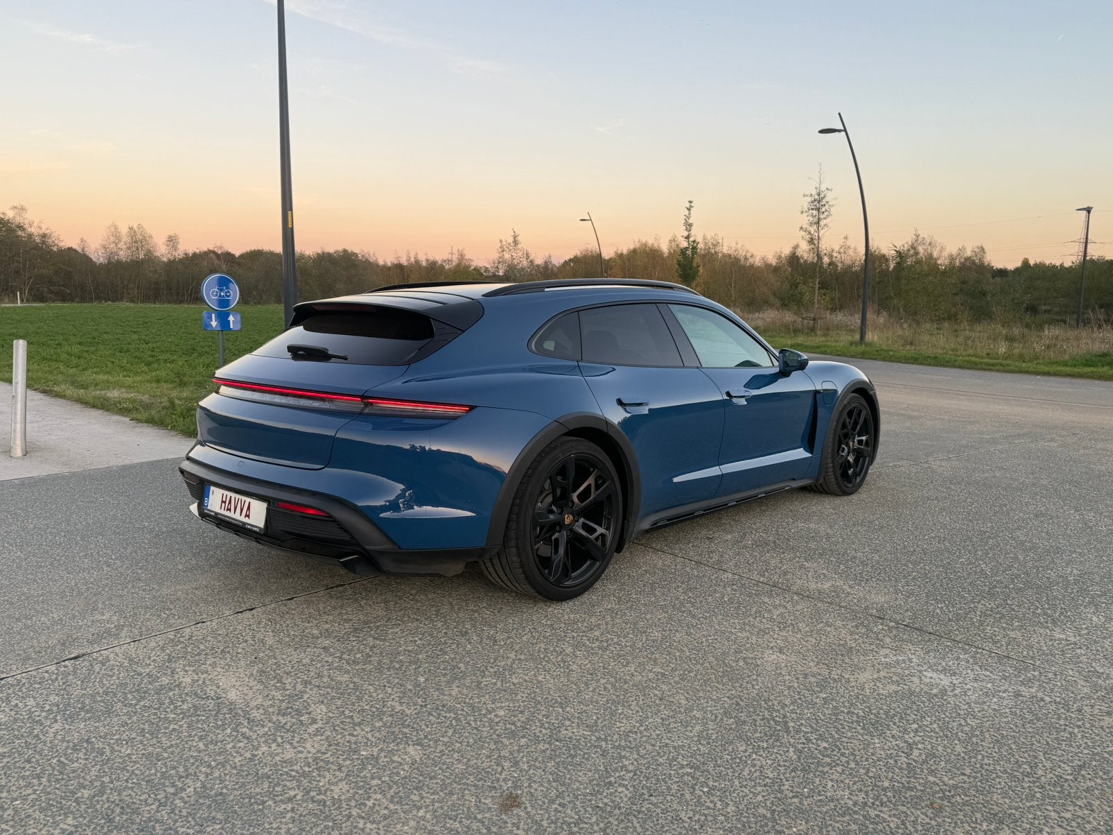 Porsche Taycan Cross Turismo | Pass Display | Sport Chrono, Autos, Cuir, Achat, Euro 6, Entretenue par le concessionnaire