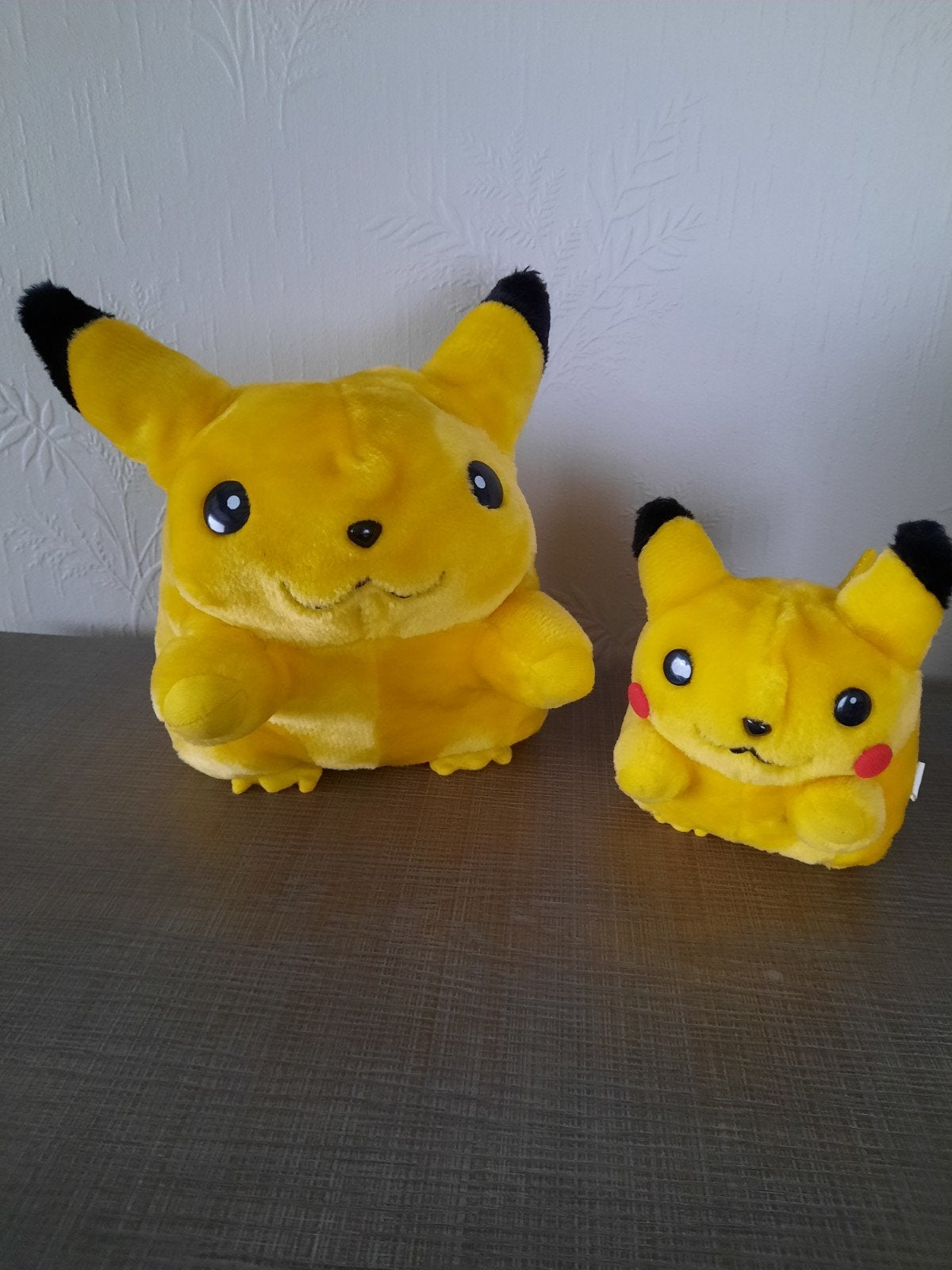 Grote en kleine Pikachu, Ophalen of Verzenden, Zo goed als nieuw