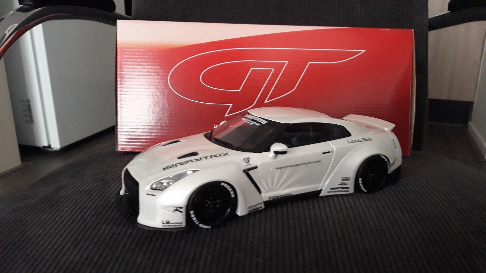 GT Spirit 1/18 Nissan LB WORKS GTR blanche RARE, Hobby & Loisirs créatifs, Voitures miniatures | 1:18, Enlèvement ou Envoi, Comme neuf