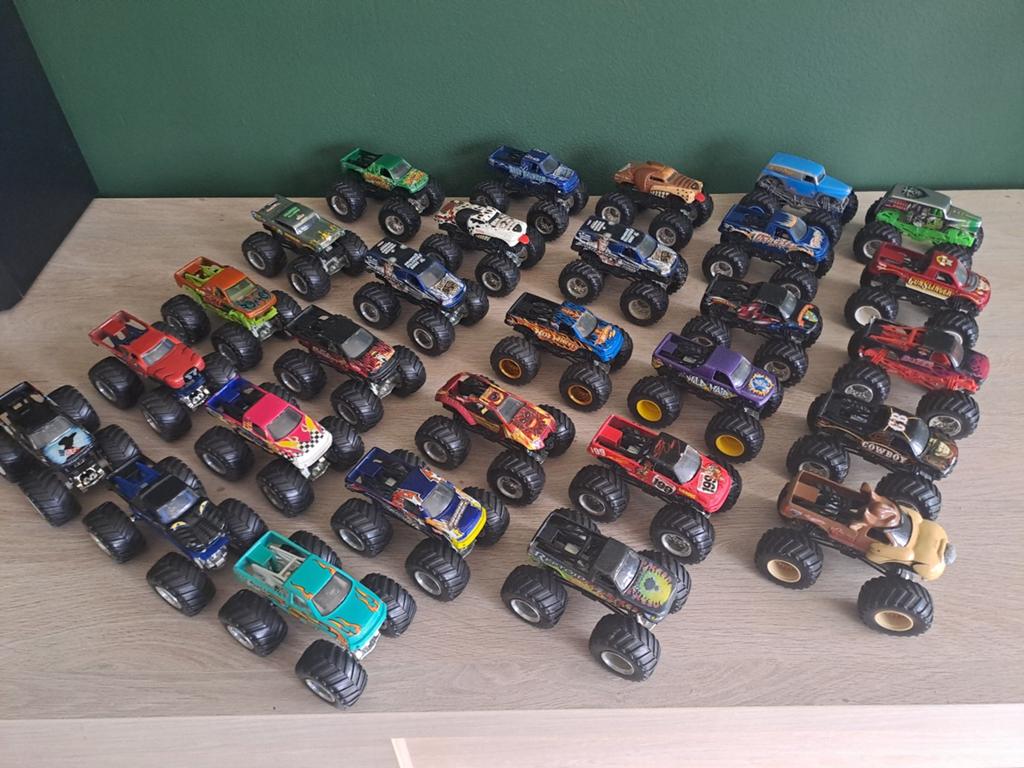 Hot Wheels Monster Jam 28  monstertruck schaal 1:64, Kinderen en Baby's, Ophalen