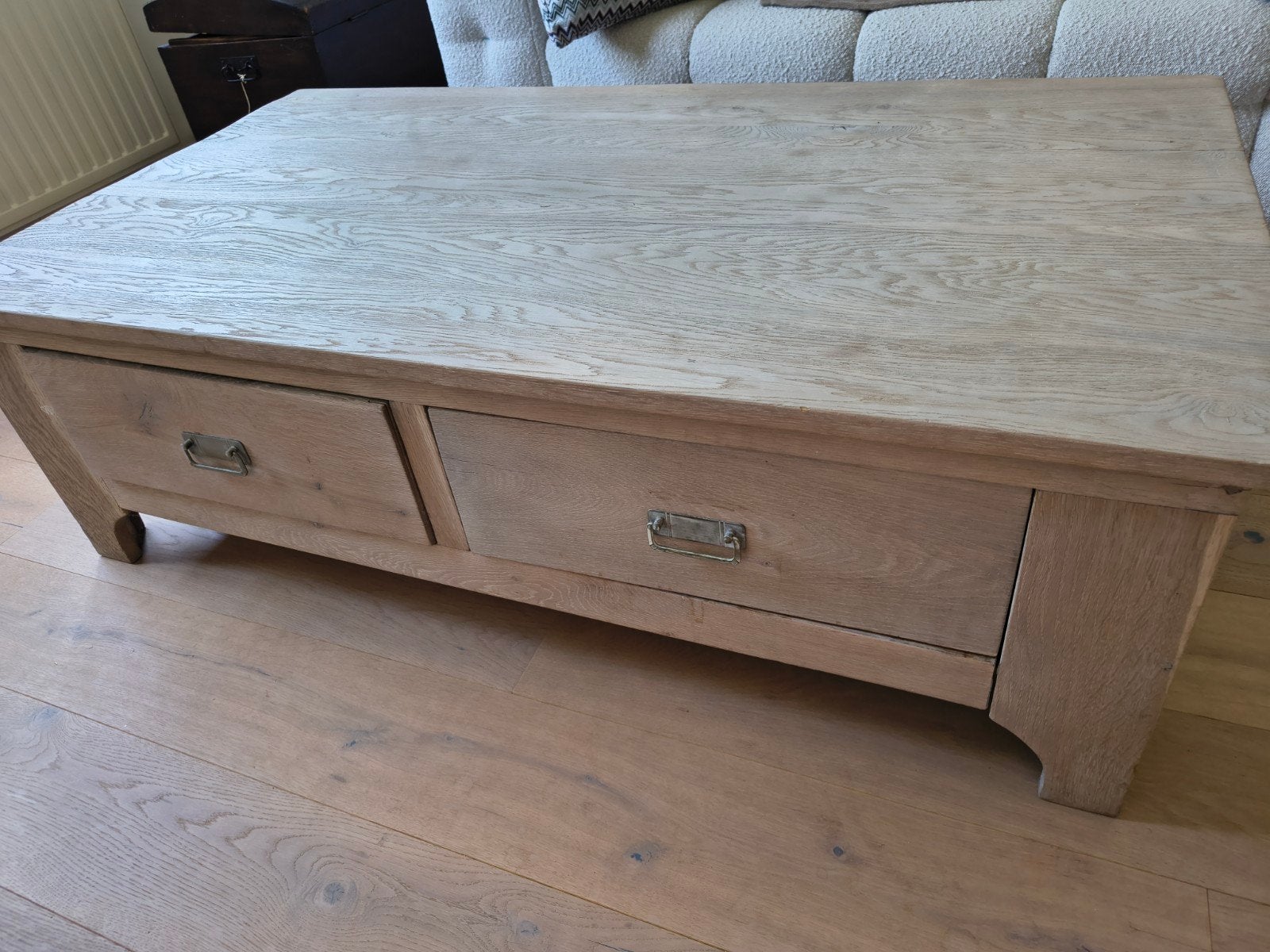 landelijke vol eiken salontafel, Ophalen