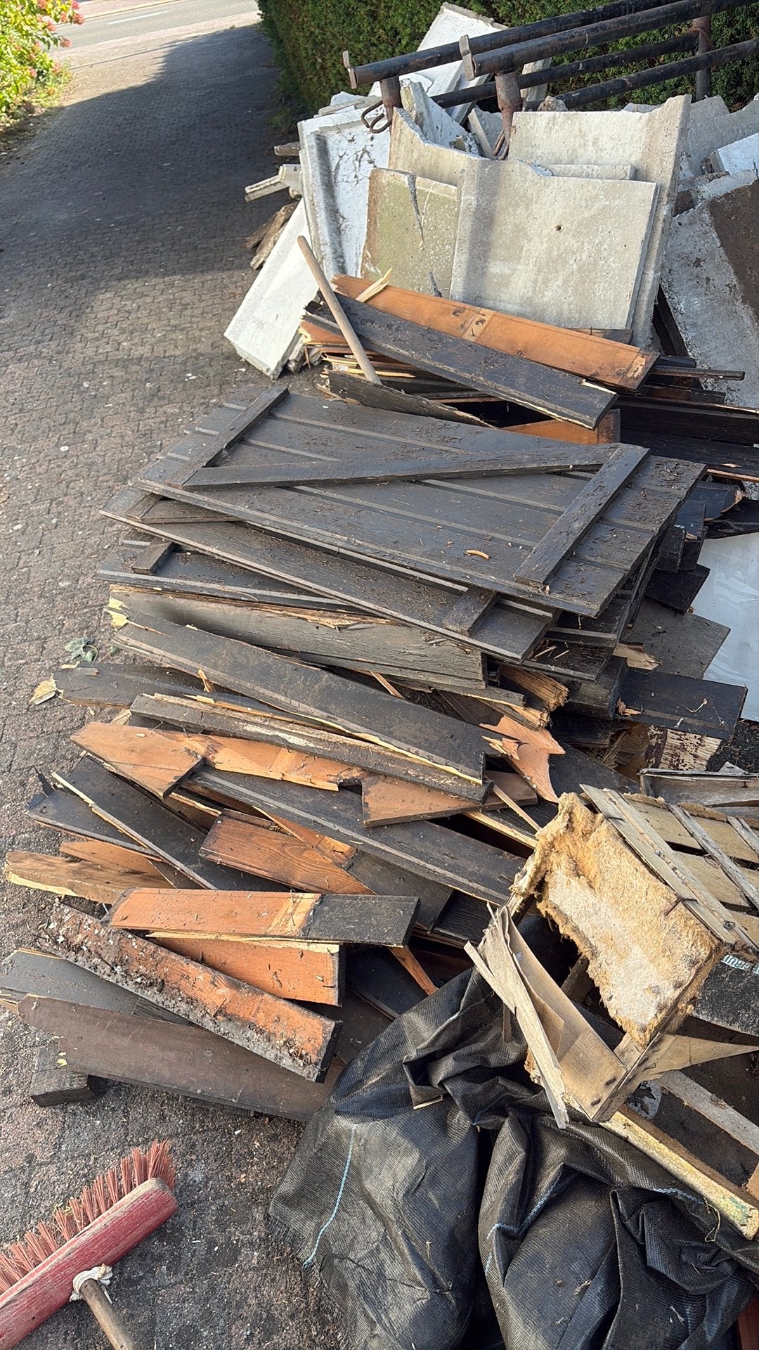 Gelakt hout met nagels, gratis, Enlèvement
