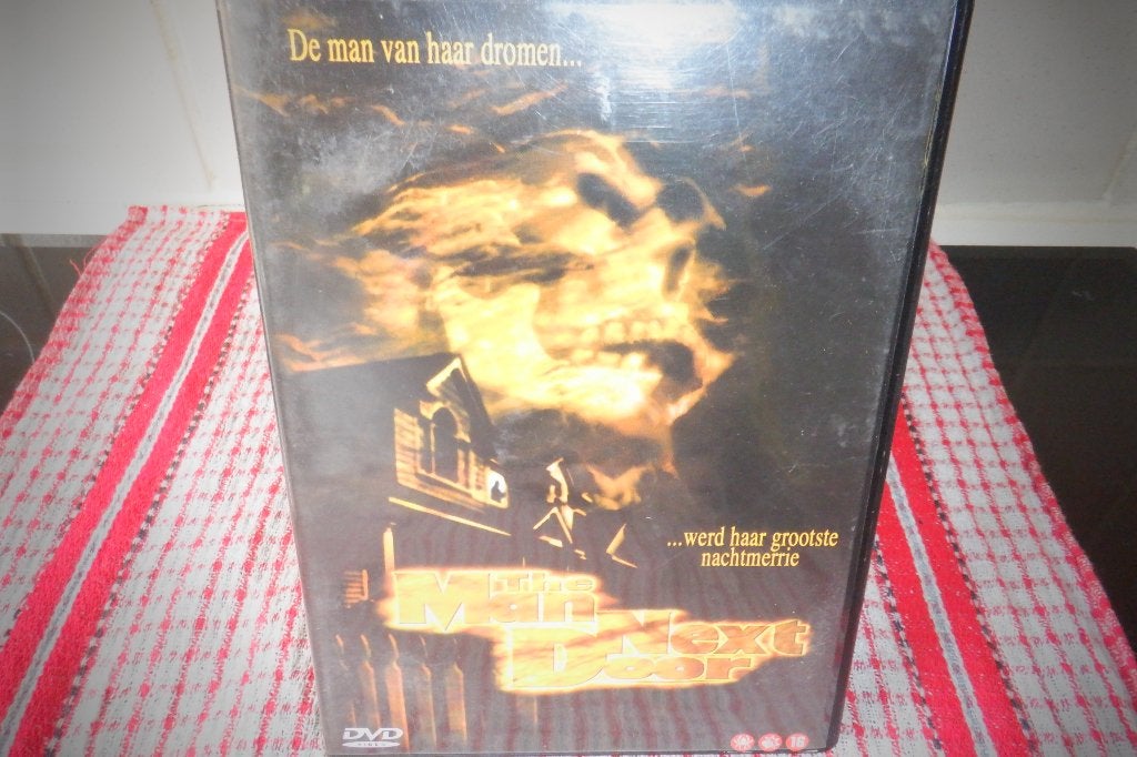 DVD The Man Next Door., CD & DVD, DVD | Horreur, À partir de 16 ans, Enlèvement ou Envoi, Comme neuf, Slasher