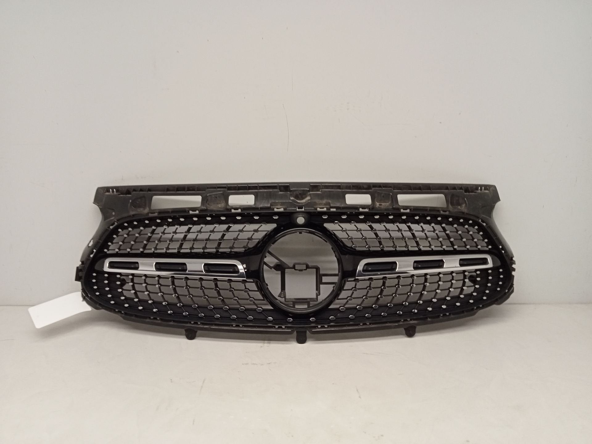 Calandre d'origine MERCEDES GLA H247 A247 A247 A2478883901, Mercedes-Benz AG, Mercedes-Benz, Utilisé, Mercedesstrasse 120
70372  Stuttgart, DE