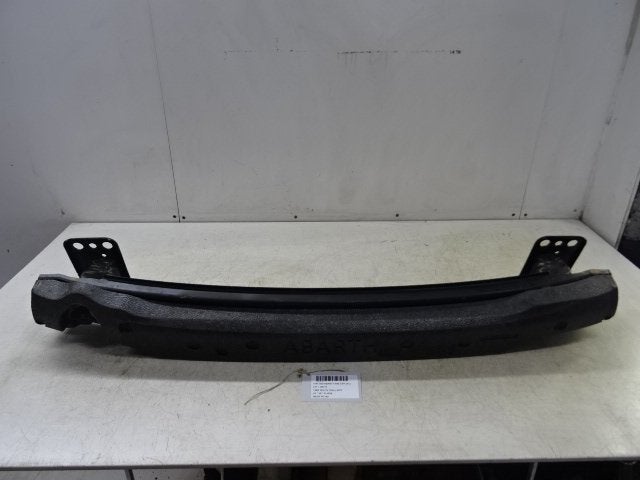 RENFORT PARE CHOC AVANT (TRAVERSE) Abarth 500 / 595 / 695, Taurusavenue 1
2132 LS  Hoofddorp, NL, Webaccessibility@stellantis.com