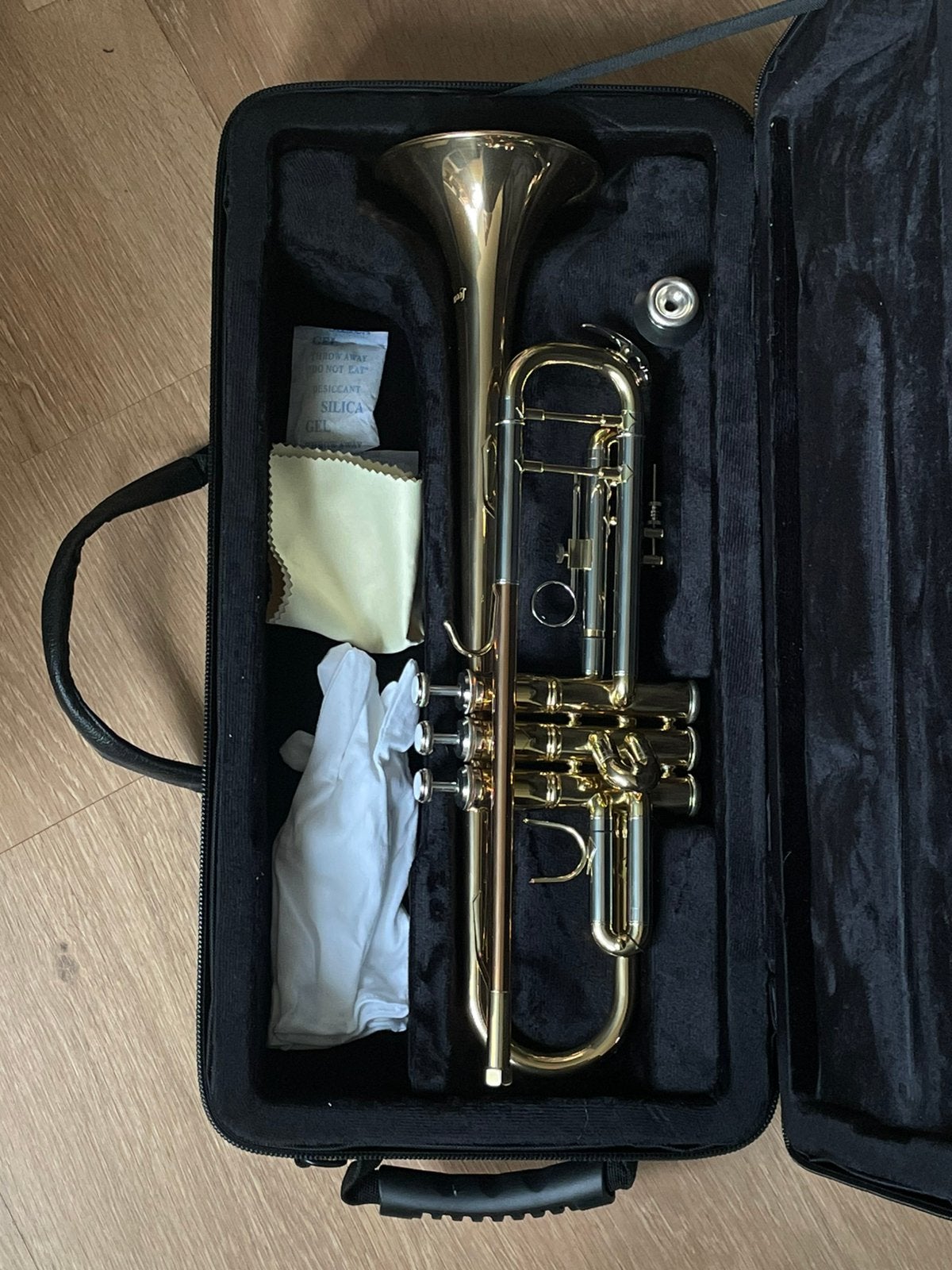 Trompet Levante Bb LV-TR6305 met semi hard case, Ophalen, Zo goed als nieuw, Met koffer