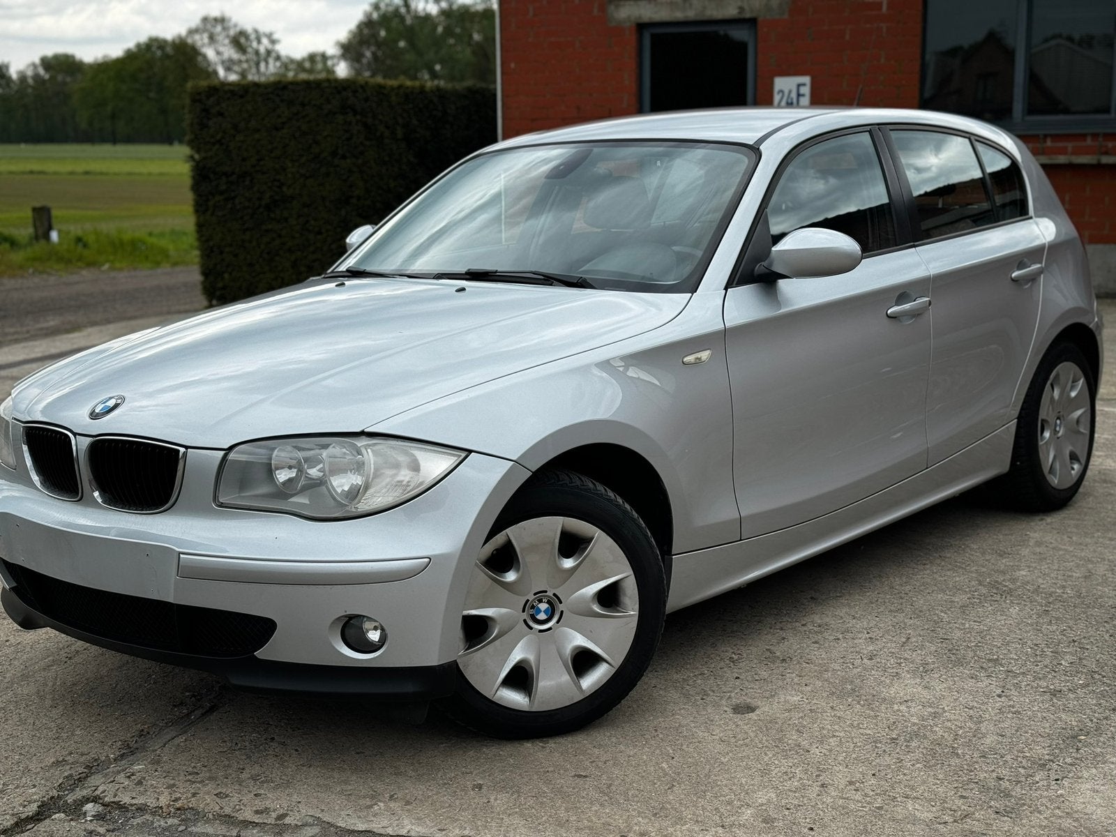 BMW SÉRIE 1 ✅ 116i GARANTIE /TC BLANC CLIMATISATION ESSENCE, Autos, Argent ou Gris, Achat, Entreprise, Garantie prolongée