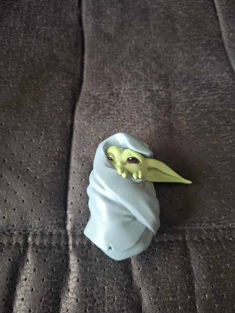 Bébé Yoda enveloppé dans une couverture, Collections, Enlèvement, Utilisé, Figurine