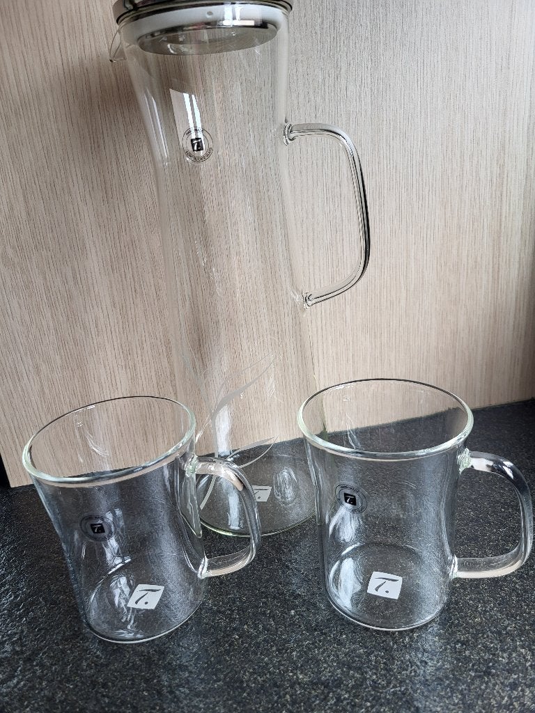 Theekan met 2 theetassen, Ophalen