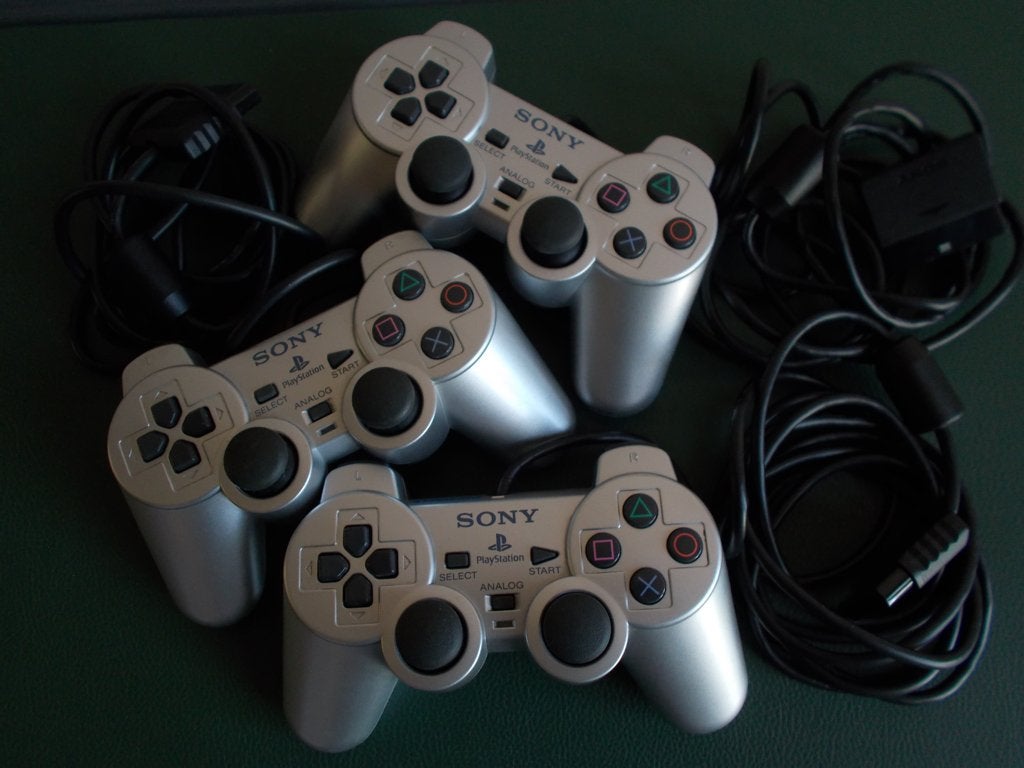 NIEUW  Playstation 2  Controller  silver 1 stuks, Games en Spelcomputers, Ophalen, Online, Overige genres, Vanaf 12 jaar