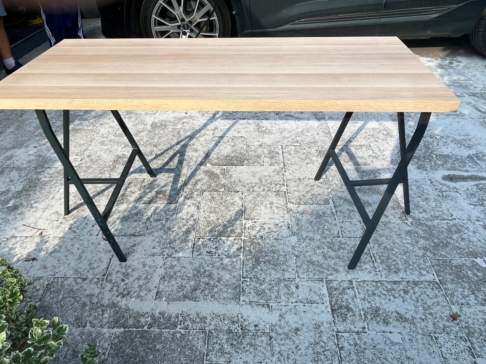 bureau (blad+2 metalen schragen) - 60 cm breed - 140 cm lang, Huis en Inrichting, Ophalen, Demontabel, Schoolbureau, Zo goed als nieuw