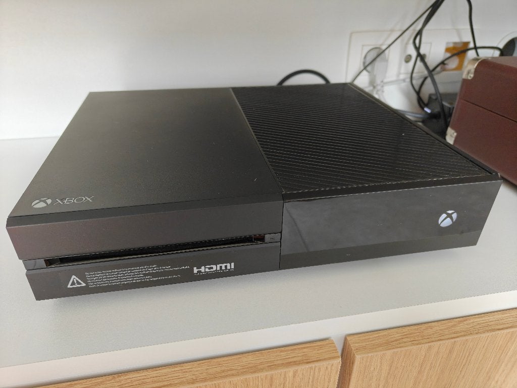 Xbox One console 500GB + 3 controllers + 4 games, Consoles de jeu & Jeux vidéo, Consoles de jeu | Xbox One, 500 GB, Enlèvement ou Envoi