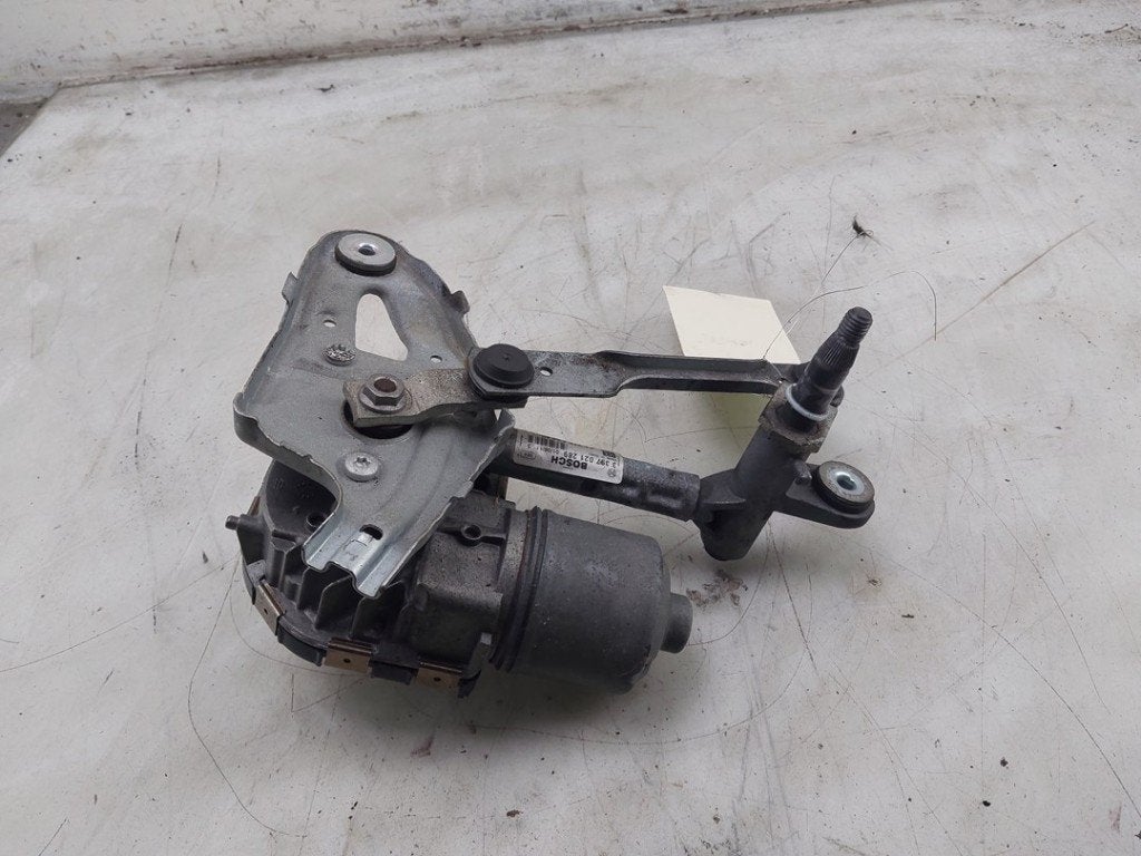 MOTEUR + TRINGLERIE ESSUIE GLACE AVANT 5008 I (0A / 0E), Robert Bosch AG, Utilisé, Robert-Bosch-Allee 1
74232  Abstatt, DE, Engineering@bosch.com