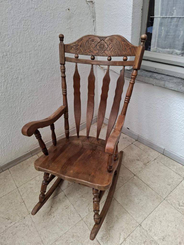 Ancienne chaise à bascule en bois, Ophalen