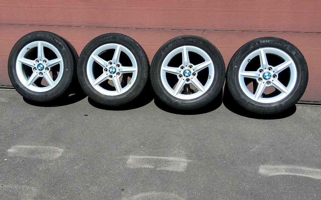 Très belles roues en alliage BMW avec pneus été 16", Auto-onderdelen, Banden en Velgen, Ophalen, Gebruikt, 16 inch, Banden en Velgen