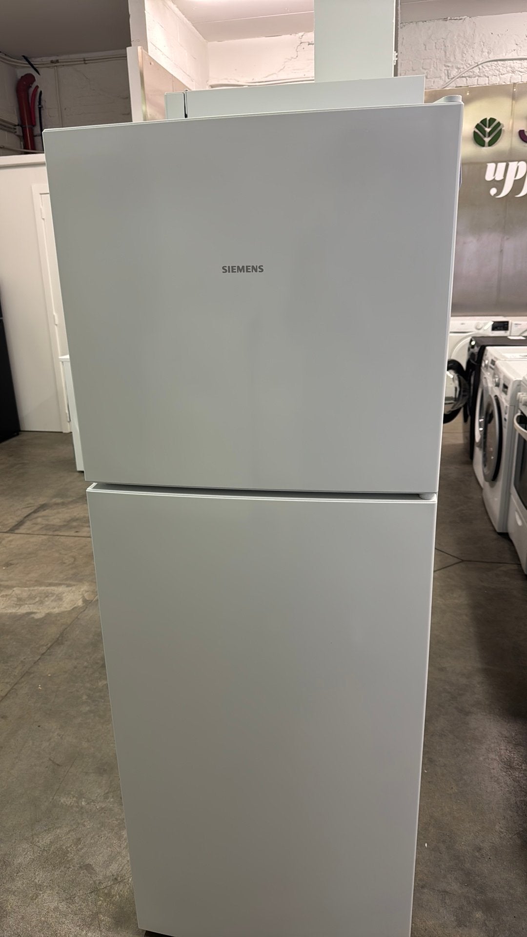 Refrigirateur Siemens neuf, Electroménager, Neuf, Classe énergétique A ou plus économe, Avec compartiment congélateur, 160 cm ou plus