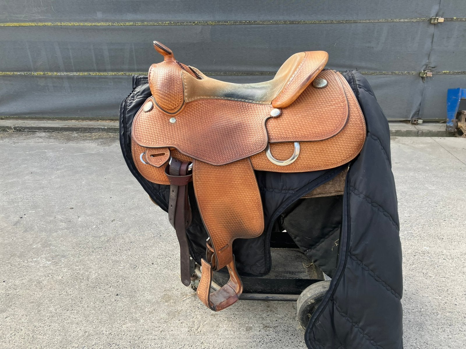 Selle Western Blue Ribbon, Animaux & Accessoires, Chevaux & Poneys | Selles, Étriers inclus, S (16 ou 16.5 pouces), Enlèvement