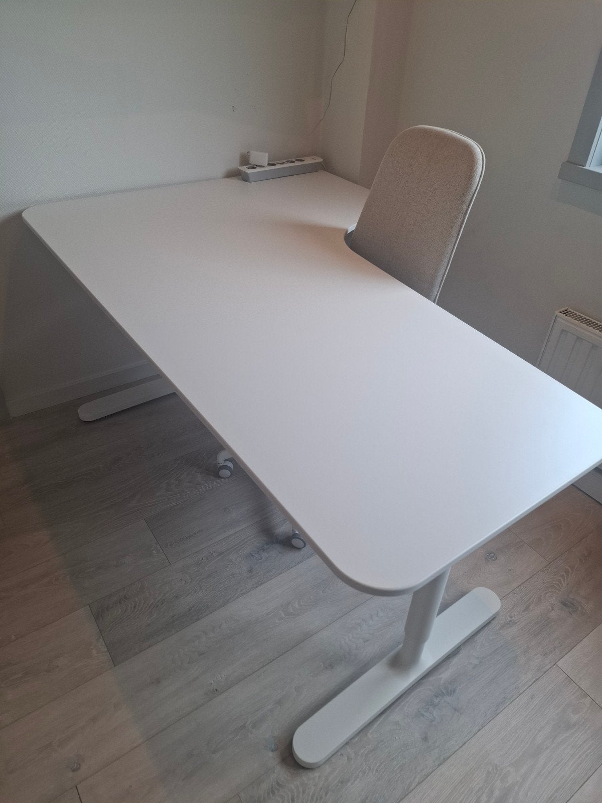 Bureau, Huis en Inrichting, Bureaus, Ophalen, Zo goed als nieuw, IKEA, Wit