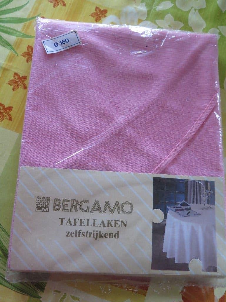 nappe ronde, Neuf, Rose, Nappe, Enlèvement ou Envoi